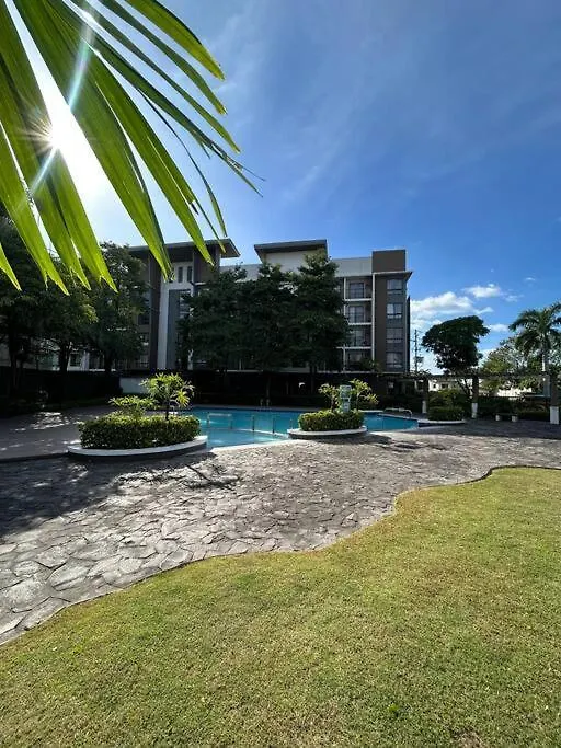 Modern Oasis: Pool + Netflix Apartment Manila 0*,  Philippines
